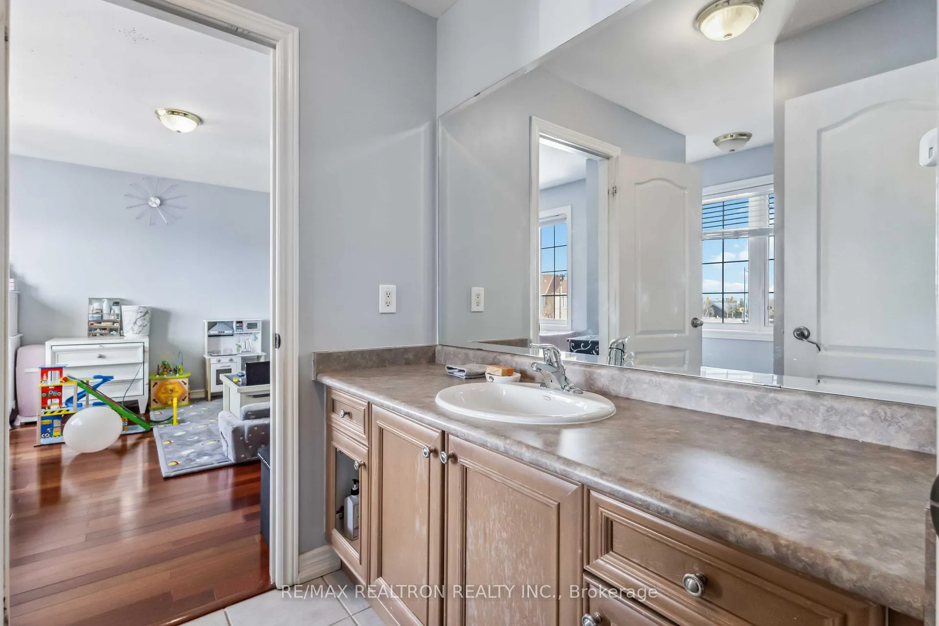 Photo 15 of 49 Blue Meadow Court, Markham, Box Grove — HOMEH