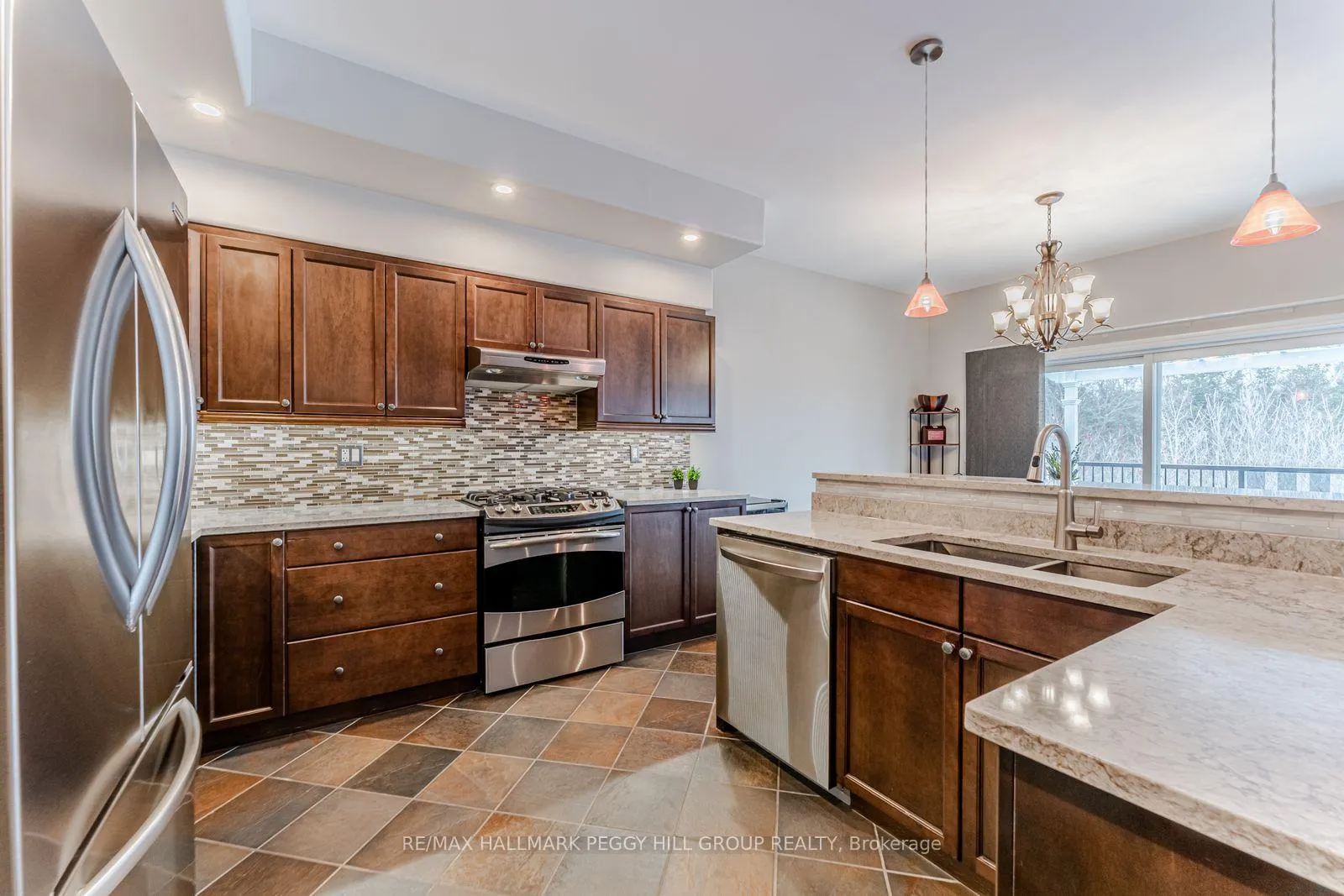 Photo 5 of 101 Seline Crescent, Barrie, Painswick South — HOMEH