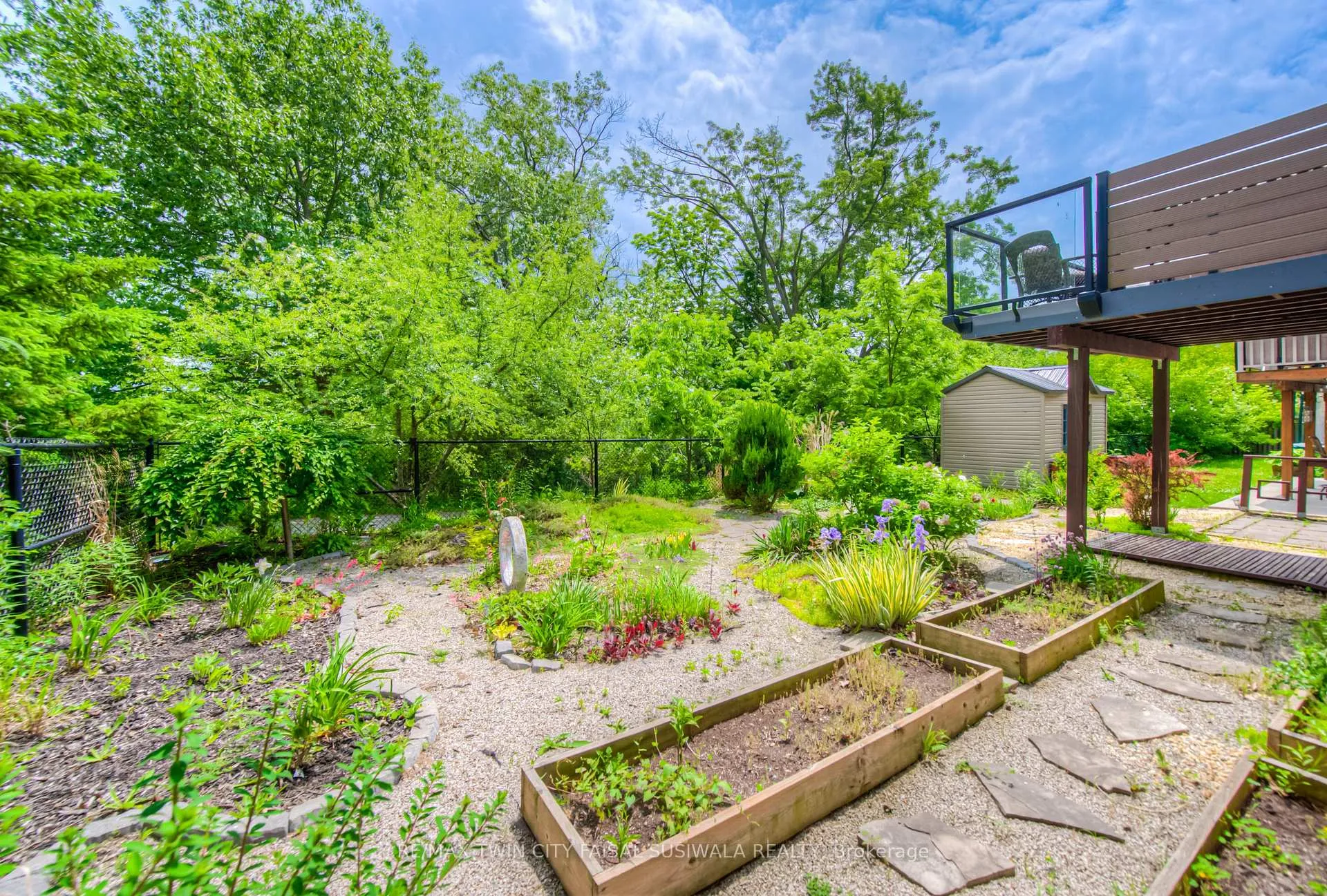 Photo 4 of 114 Baldwin Drive, Cambridge — HOMEH