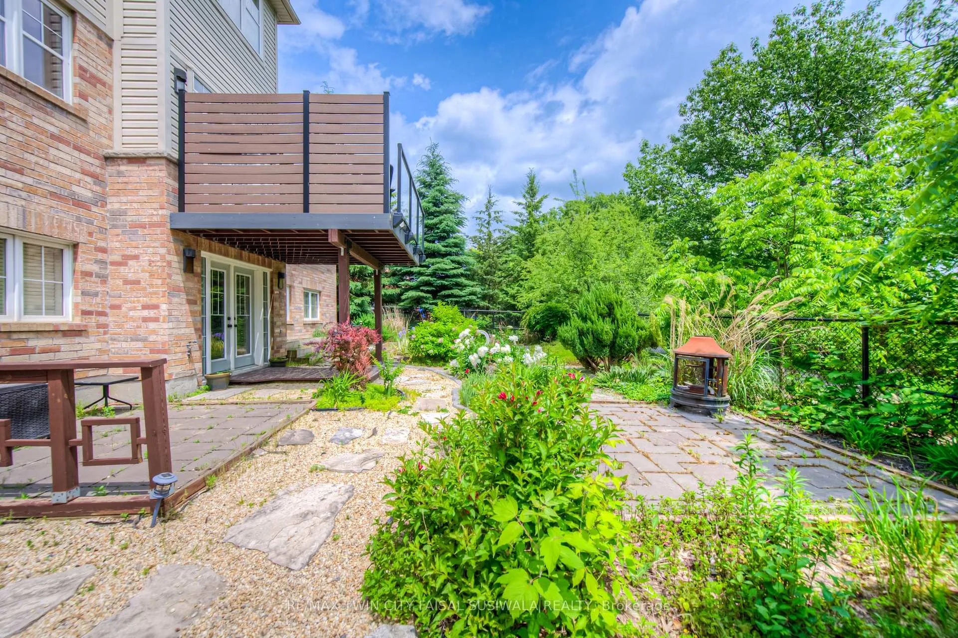 Photo 5 of 114 Baldwin Drive, Cambridge — HOMEH