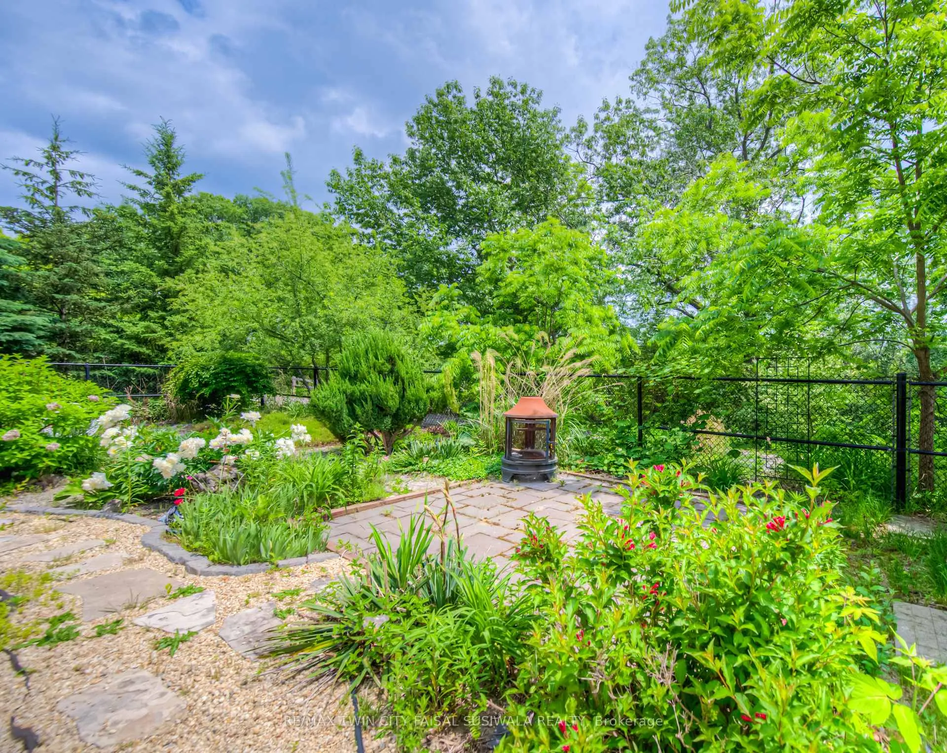 Photo 6 of 114 Baldwin Drive, Cambridge — HOMEH