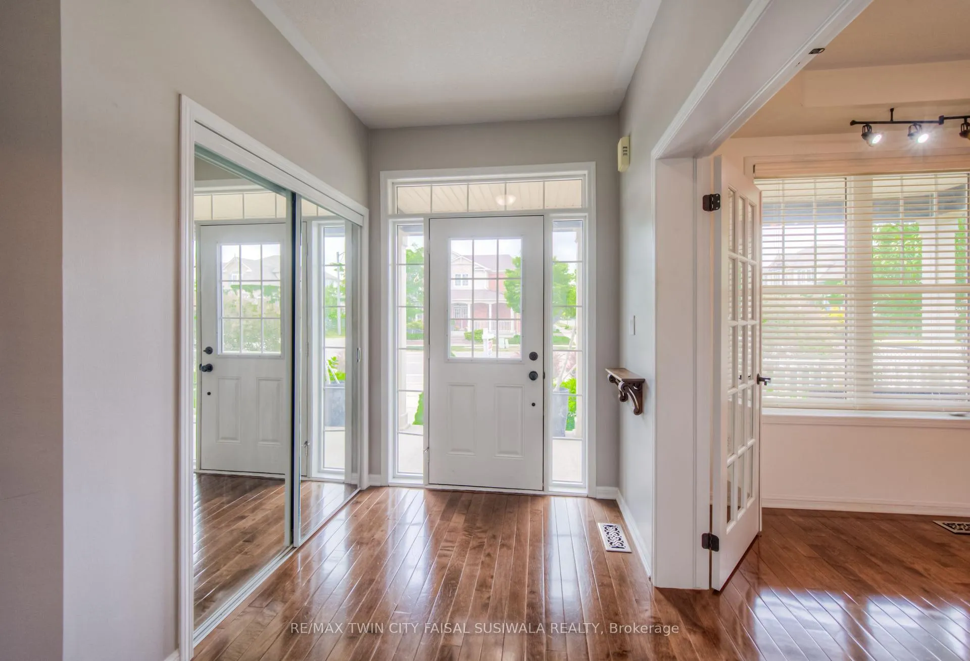 Photo 7 of 114 Baldwin Drive, Cambridge — HOMEH