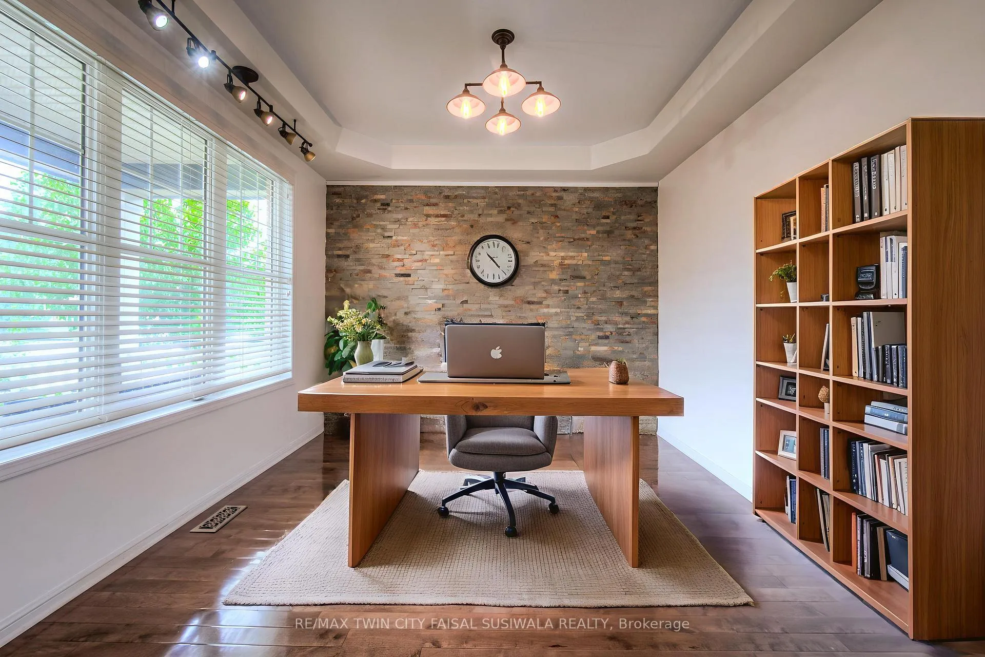 Photo 8 of 114 Baldwin Drive, Cambridge — HOMEH