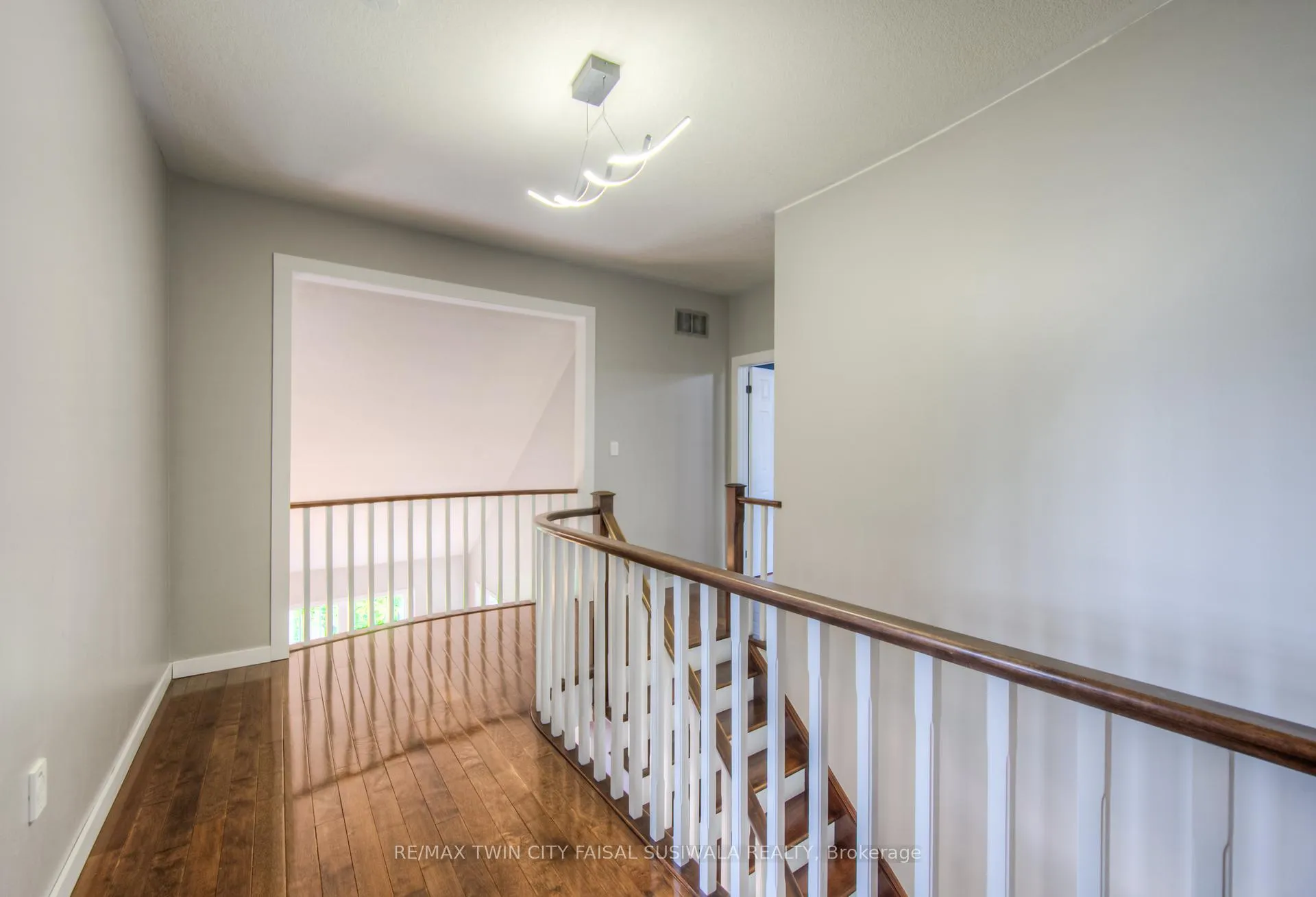 Photo 20 of 114 Baldwin Drive, Cambridge — HOMEH