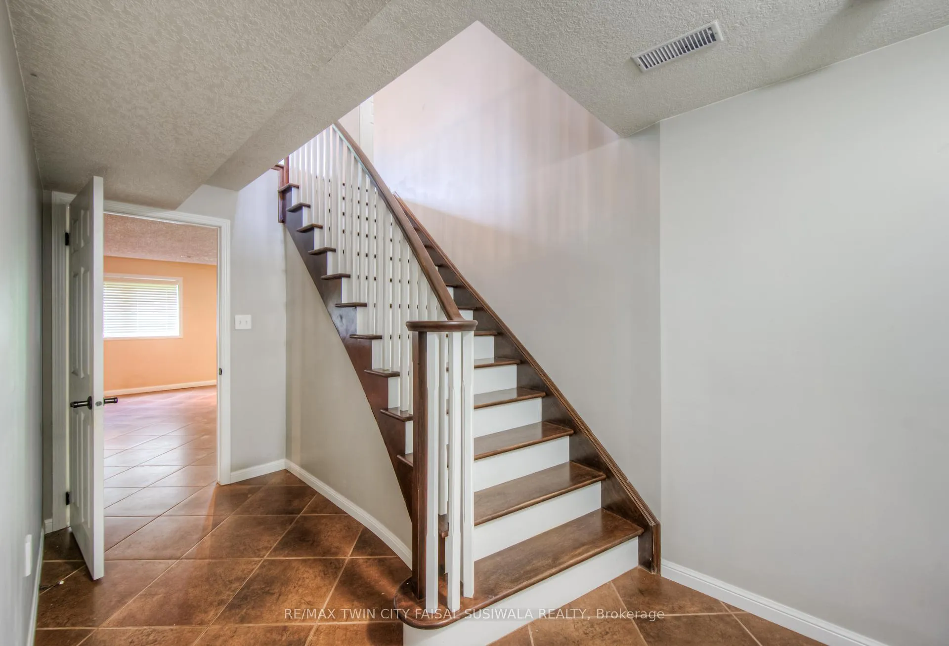 Photo 30 of 114 Baldwin Drive, Cambridge — HOMEH