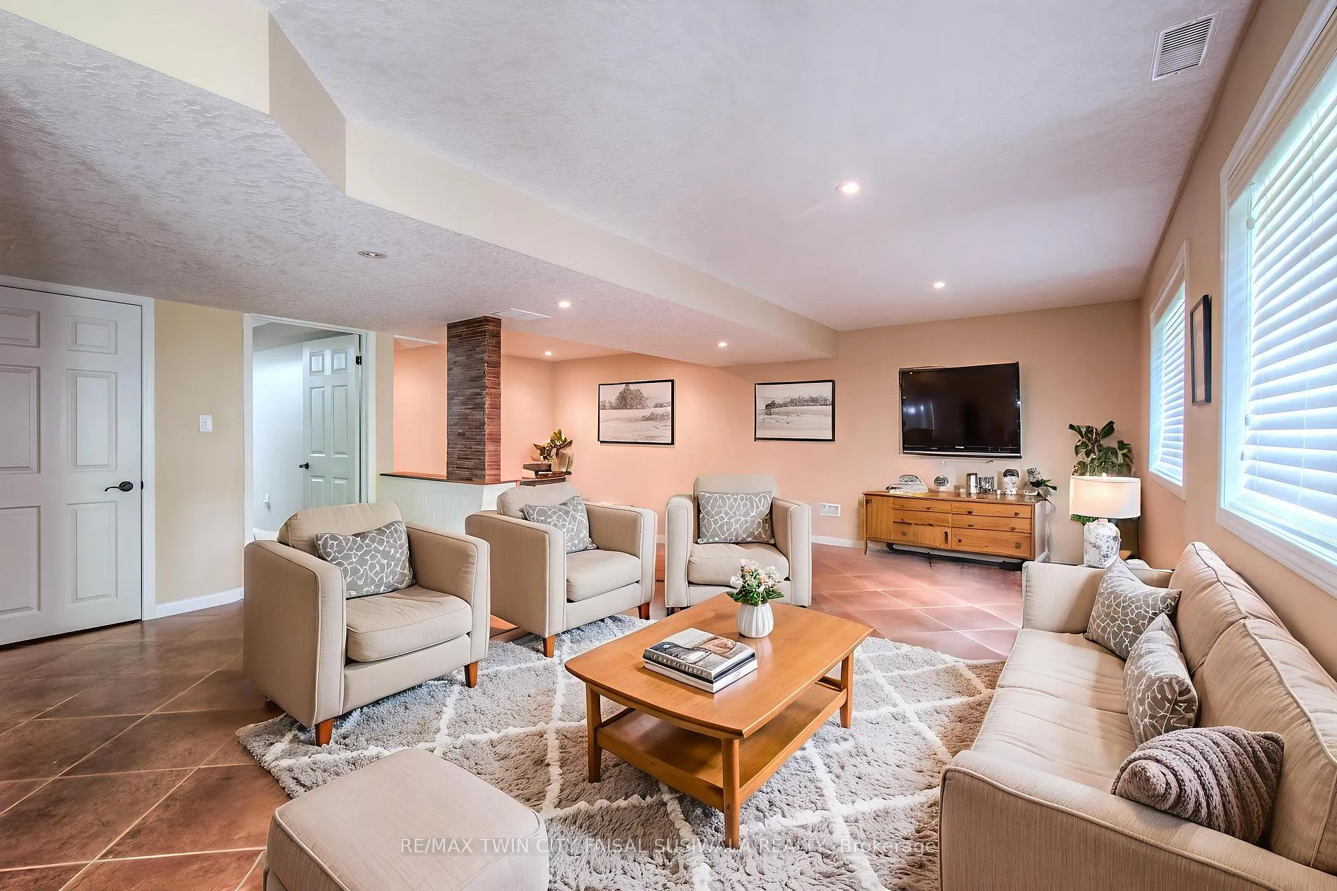 Photo 31 of 114 Baldwin Drive, Cambridge — HOMEH