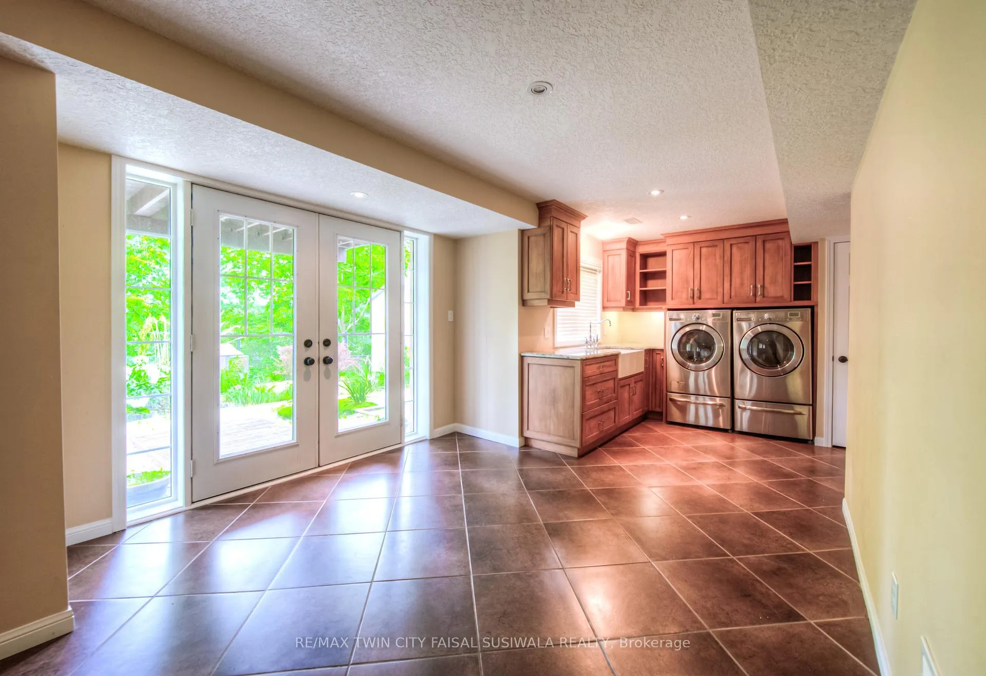 Photo 32 of 114 Baldwin Drive, Cambridge — HOMEH