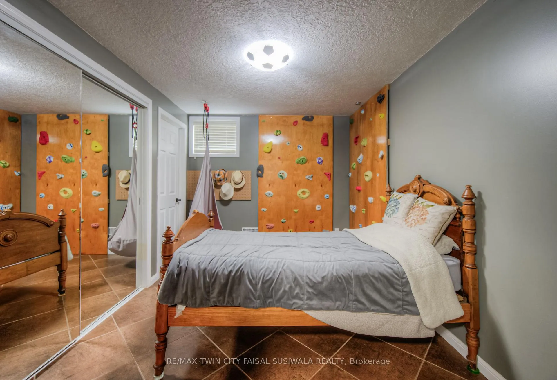Photo 34 of 114 Baldwin Drive, Cambridge — HOMEH