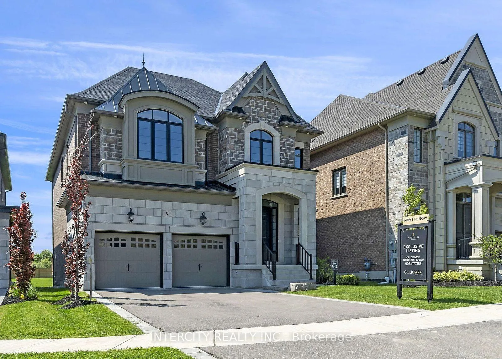 Photo 2 of 9 Sophies Court, Vaughan, Kleinburg — HOMEH