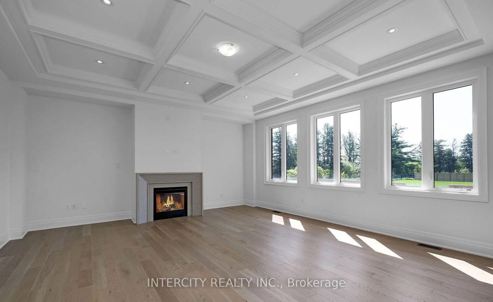 Photo 8 of 9 Sophies Court, Vaughan, Kleinburg — HOMEH