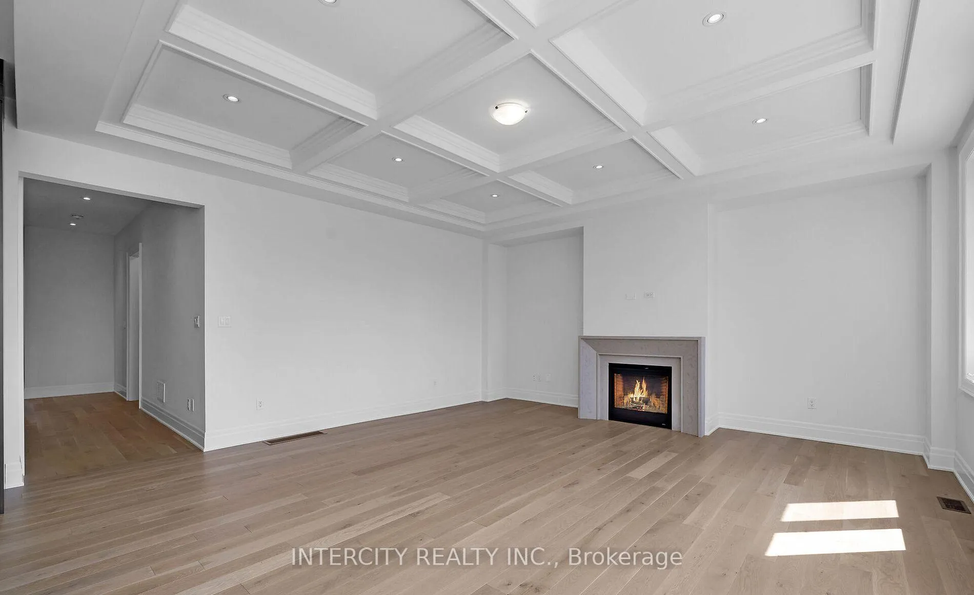 Photo 9 of 9 Sophies Court, Vaughan, Kleinburg — HOMEH