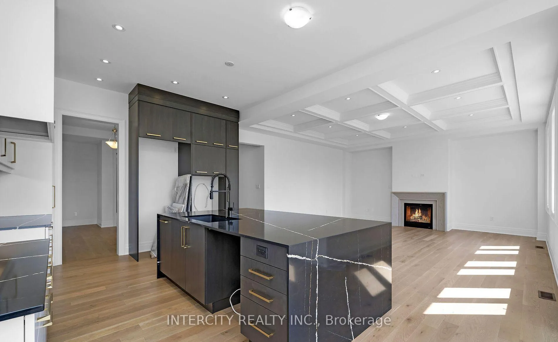 Photo 13 of 9 Sophies Court, Vaughan, Kleinburg — HOMEH