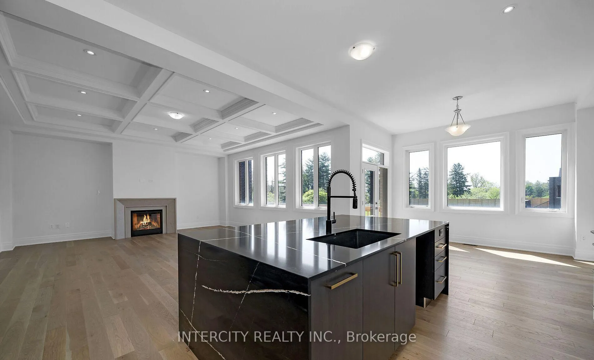 Photo 14 of 9 Sophies Court, Vaughan, Kleinburg — HOMEH
