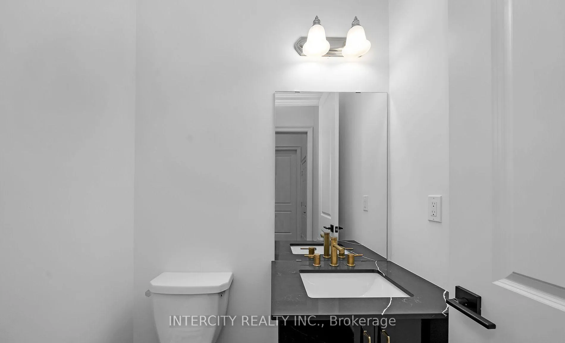 Photo 16 of 9 Sophies Court, Vaughan, Kleinburg — HOMEH