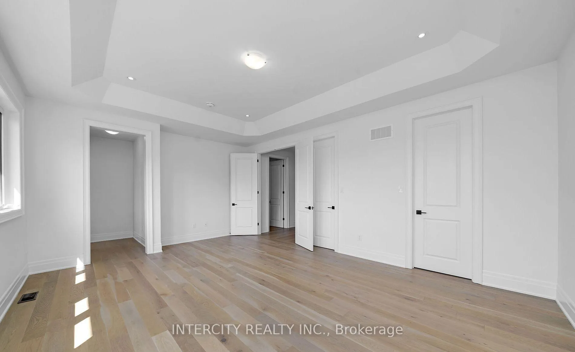Photo 19 of 9 Sophies Court, Vaughan, Kleinburg — HOMEH