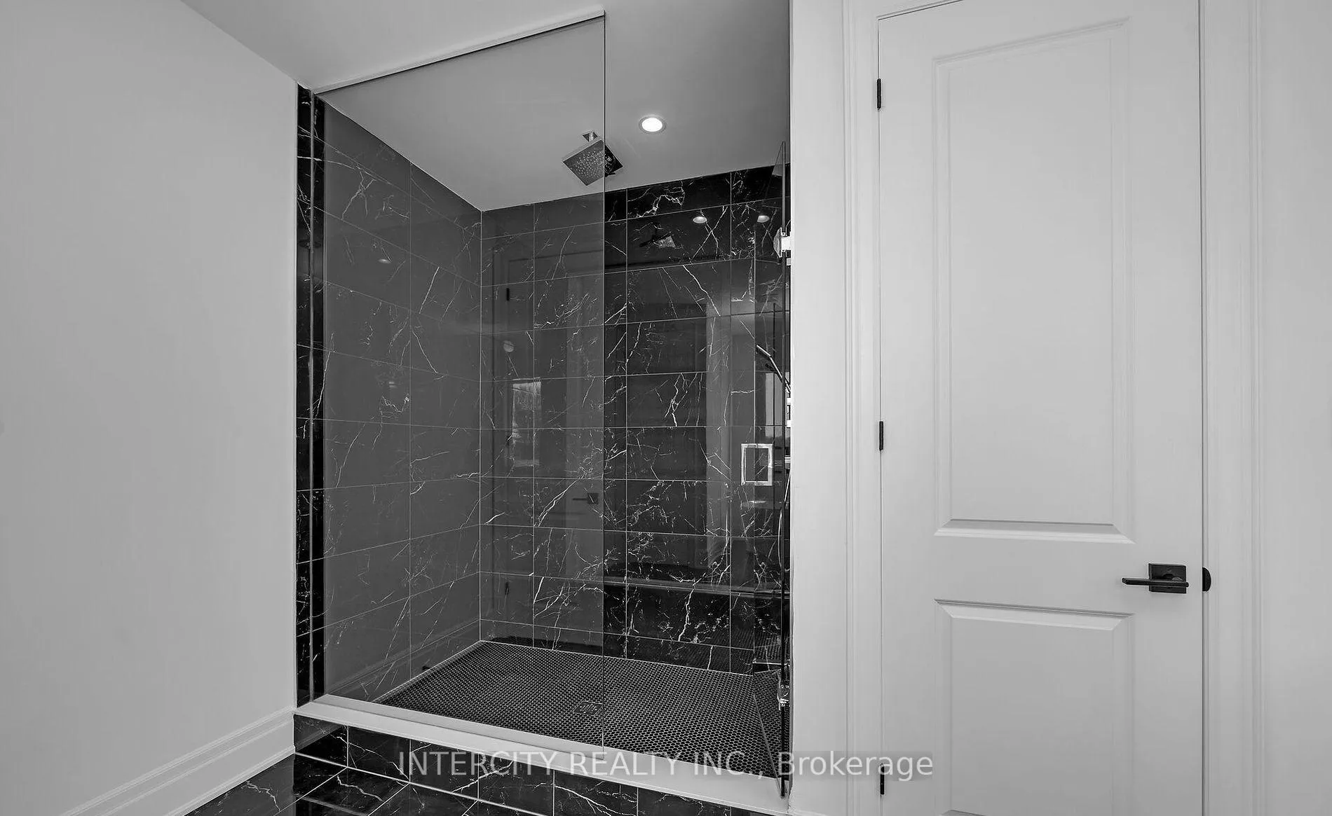 Photo 21 of 9 Sophies Court, Vaughan, Kleinburg — HOMEH
