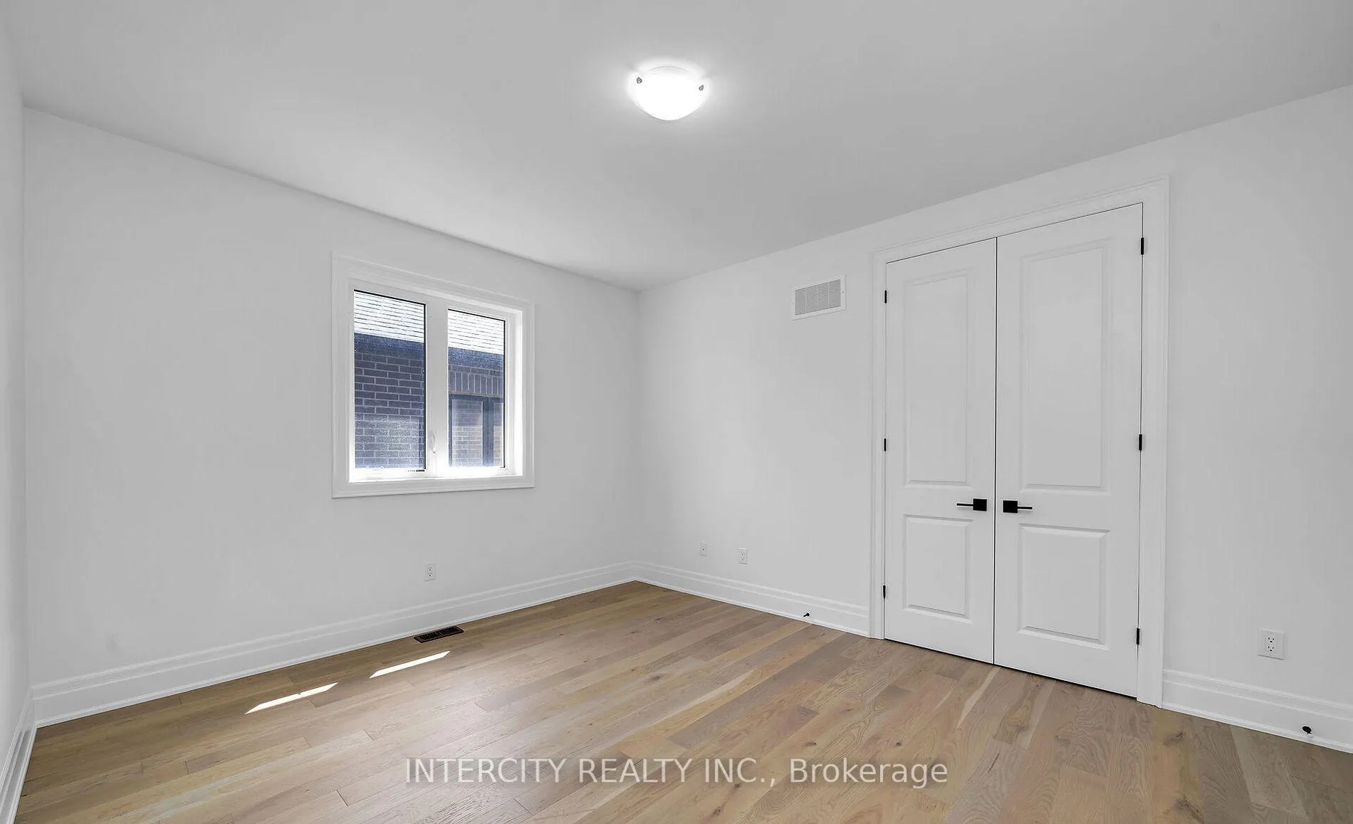 Photo 29 of 9 Sophies Court, Vaughan, Kleinburg — HOMEH