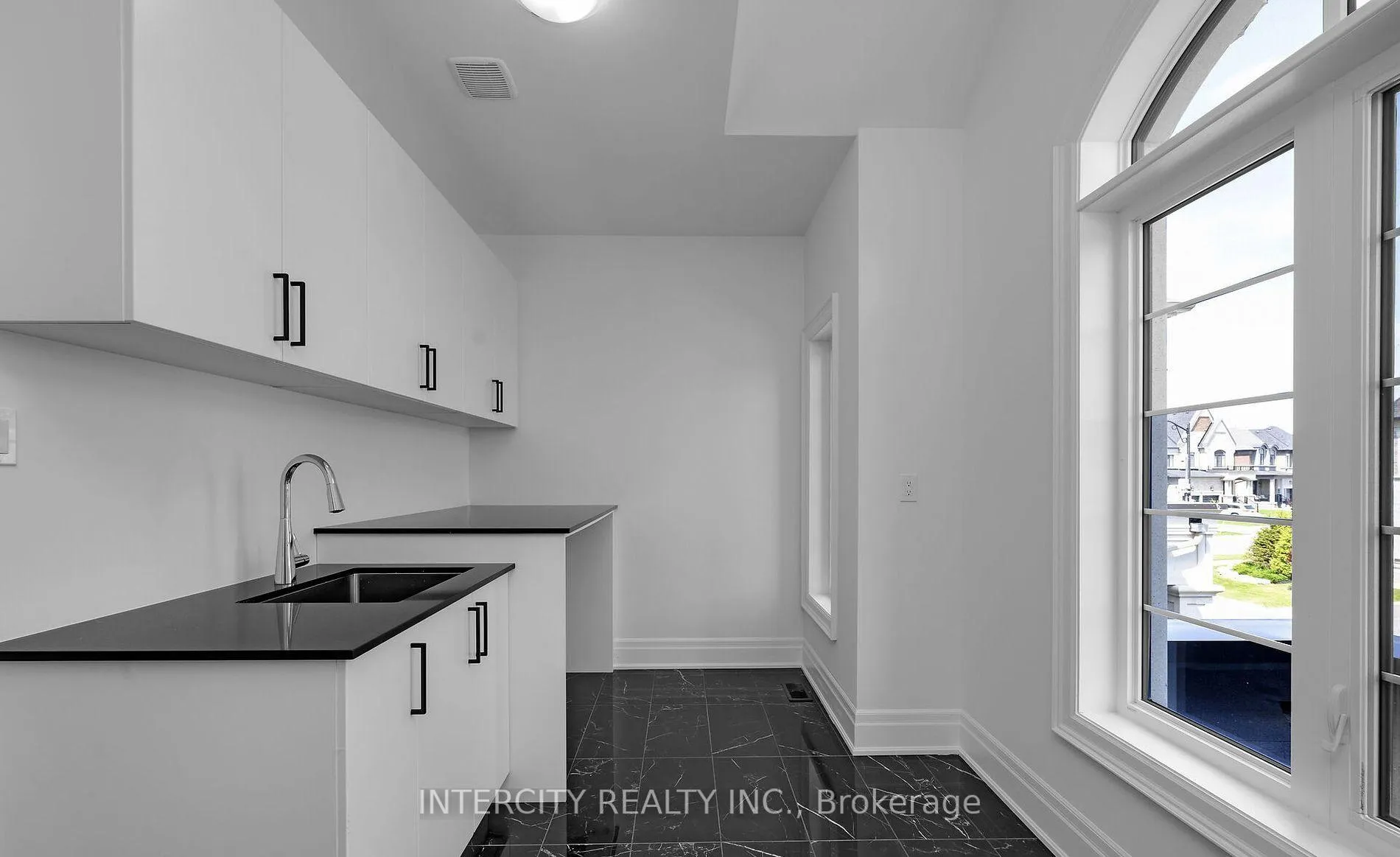 Photo 35 of 9 Sophies Court, Vaughan, Kleinburg — HOMEH