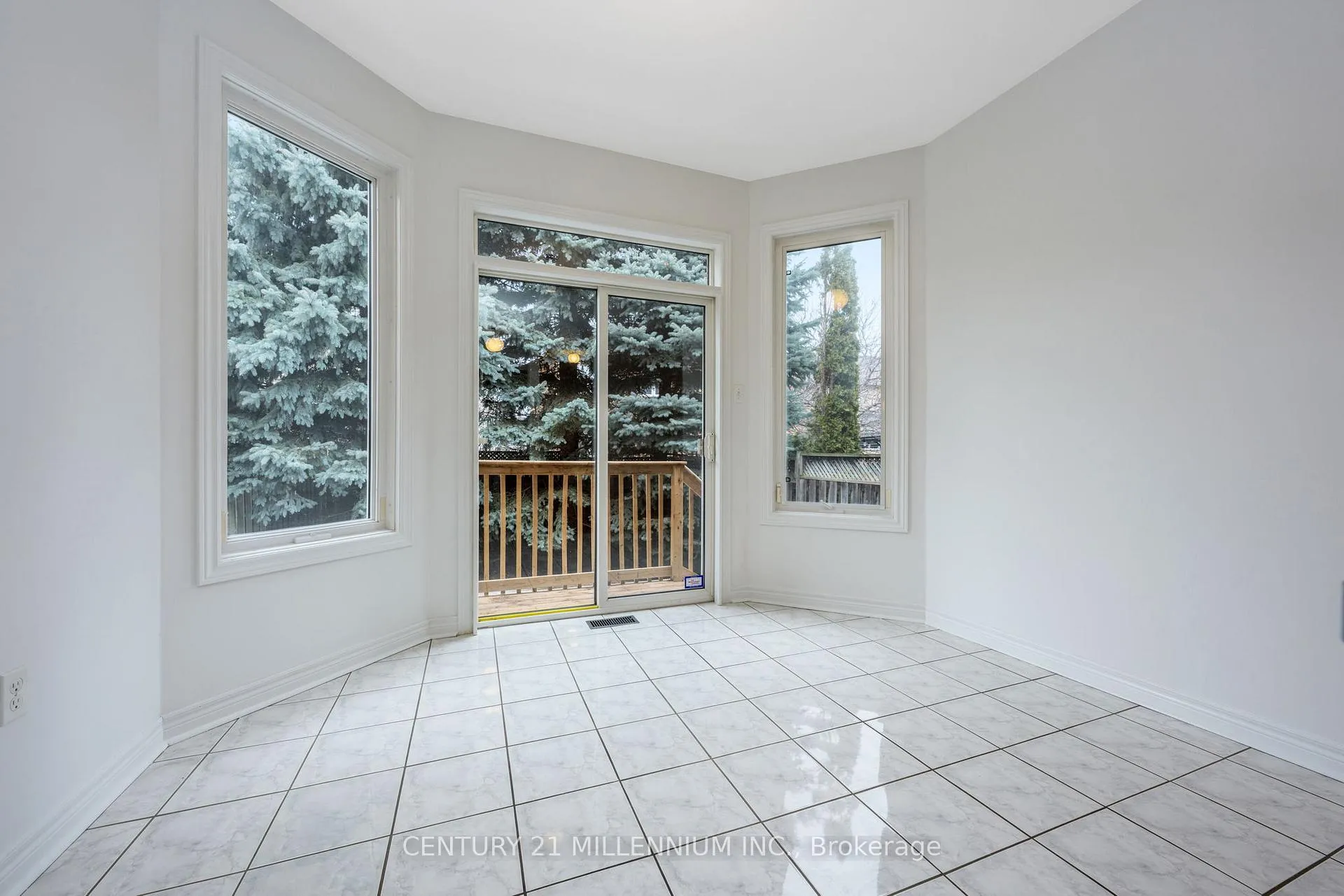 Photo 10 of 29 Martree Crescent, Brampton, Madoc — HOMEH