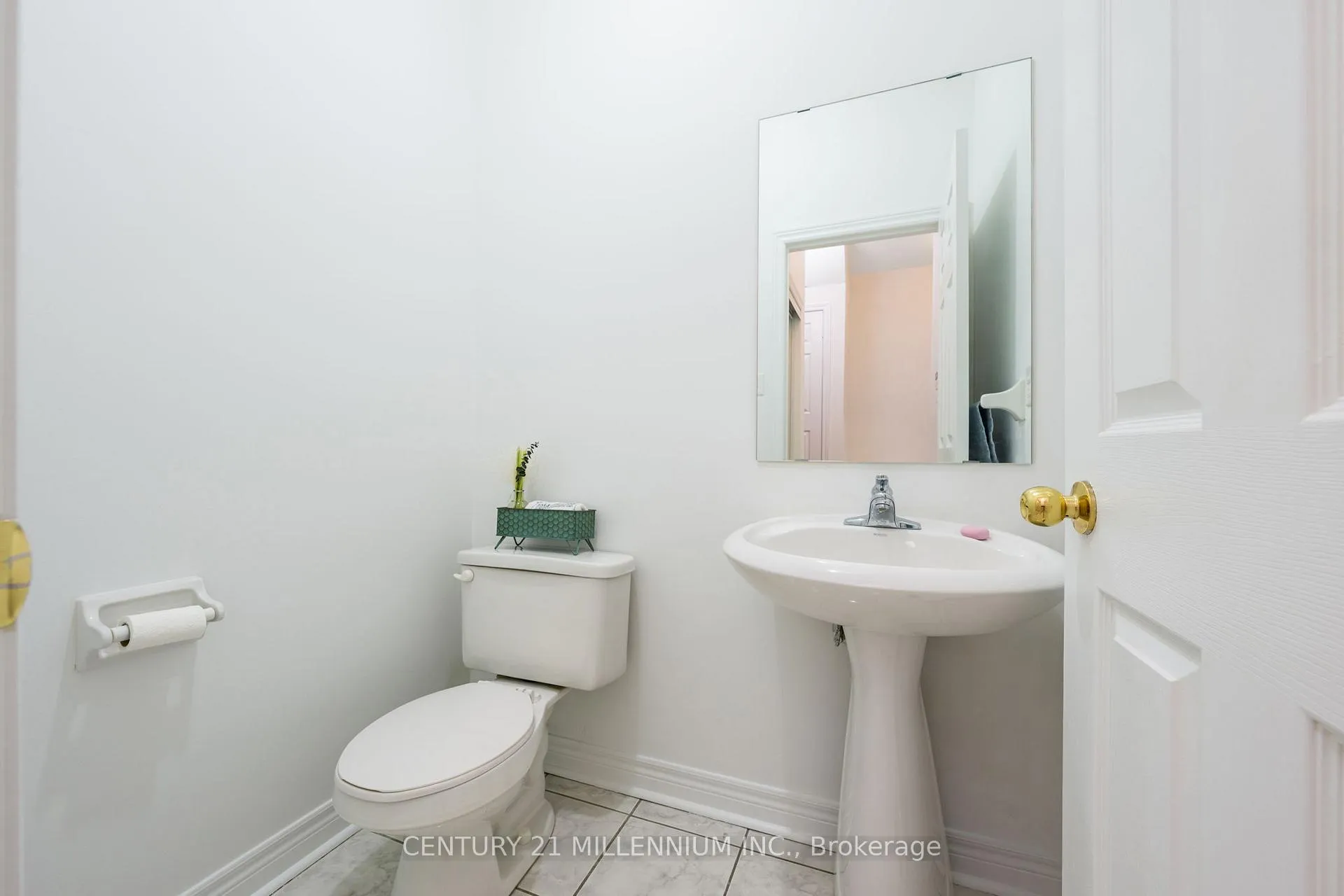 Photo 12 of 29 Martree Crescent, Brampton, Madoc — HOMEH