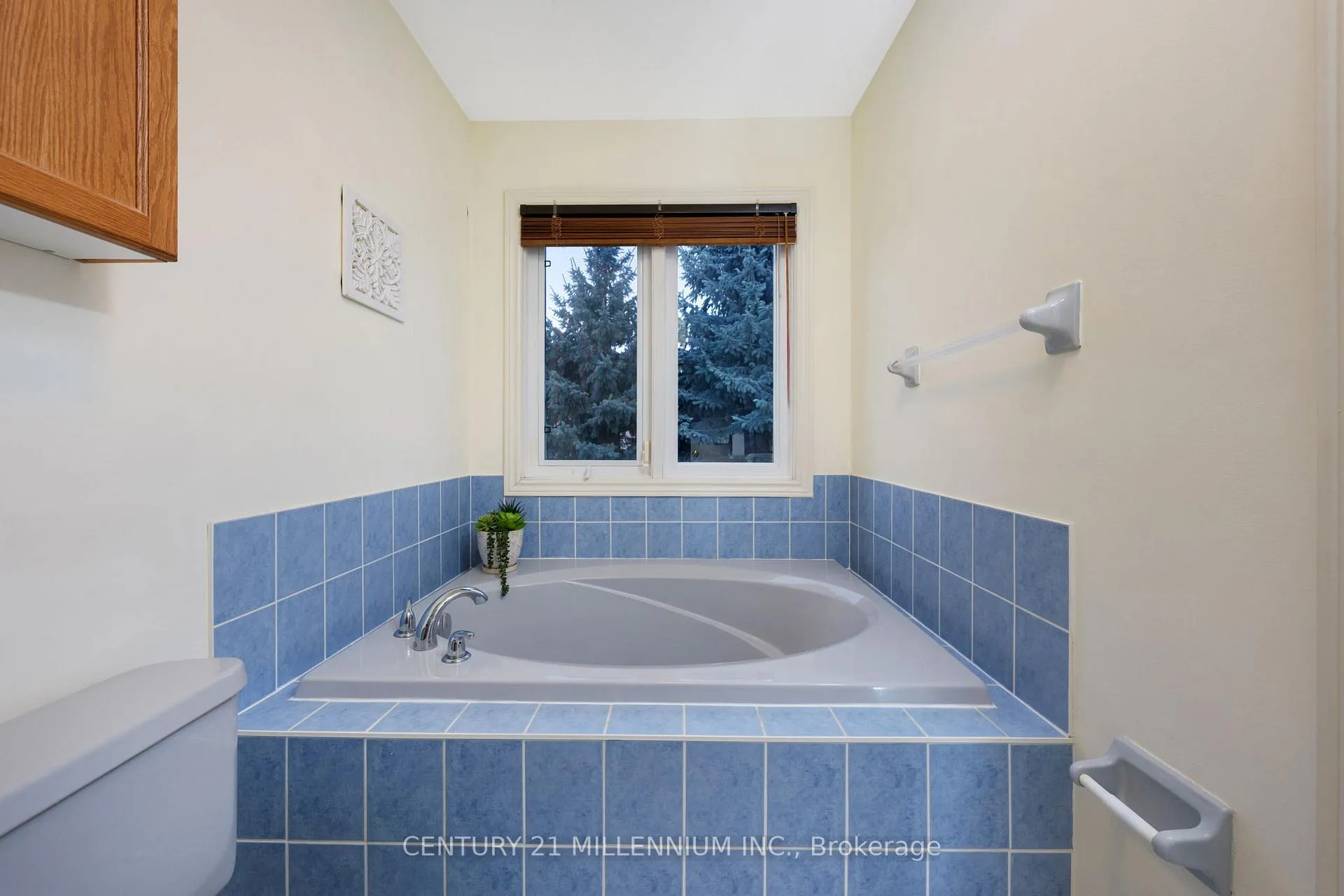 Photo 16 of 29 Martree Crescent, Brampton, Madoc — HOMEH