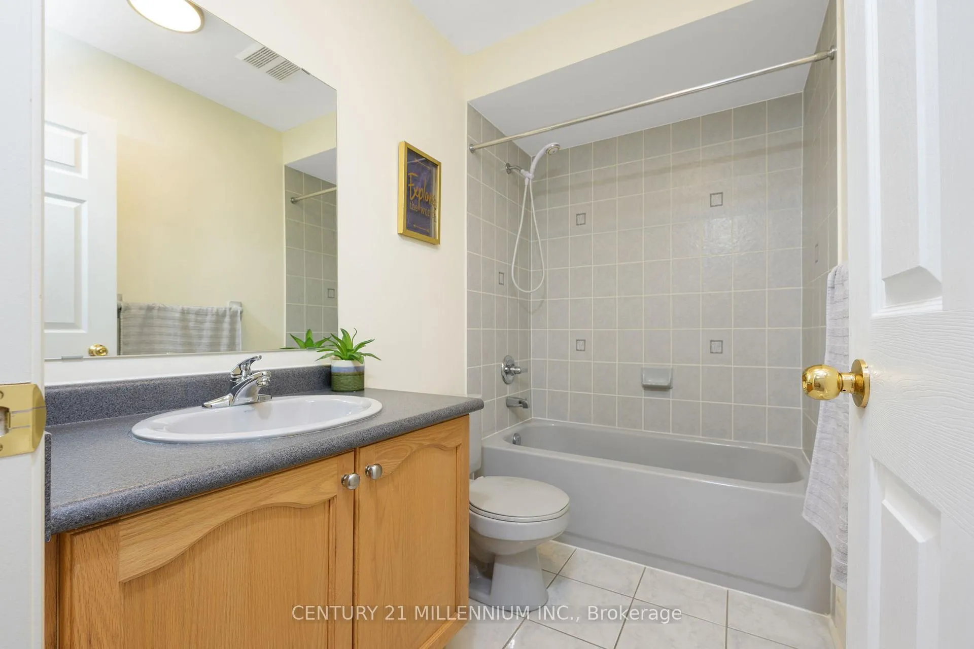 Photo 22 of 29 Martree Crescent, Brampton, Madoc — HOMEH