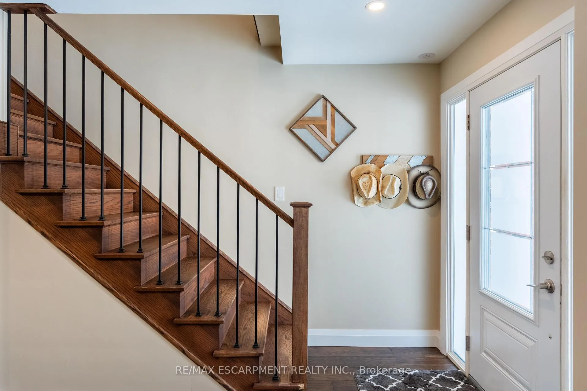Photo 5 of 569 Rosseau Road, Hamilton, Rosedale — HOMEH