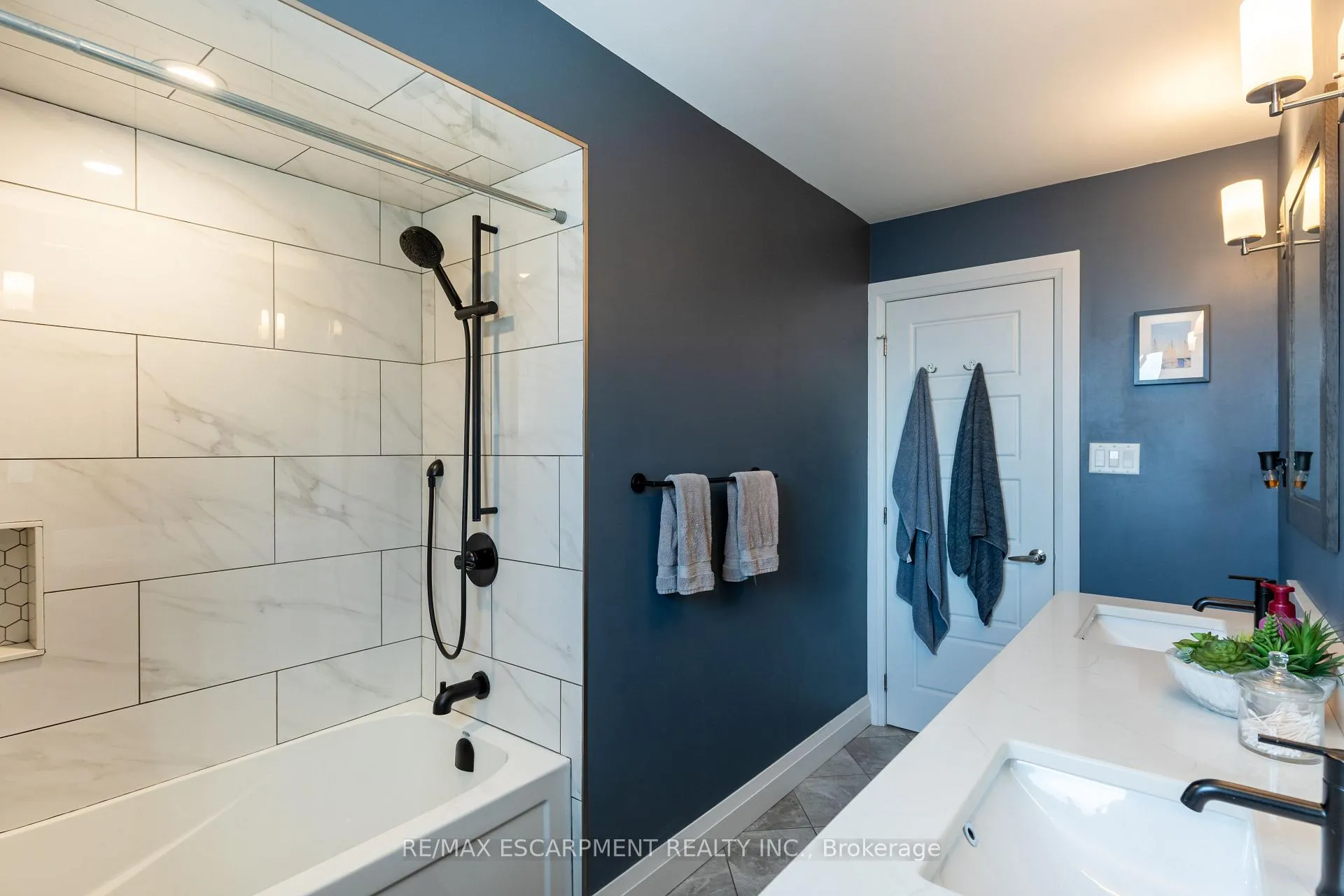 Photo 31 of 569 Rosseau Road, Hamilton, Rosedale — HOMEH