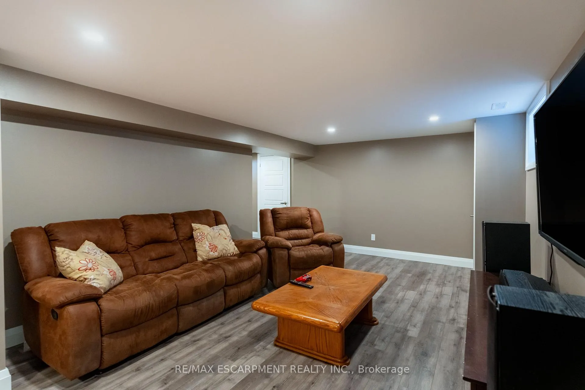 Photo 33 of 569 Rosseau Road, Hamilton, Rosedale — HOMEH