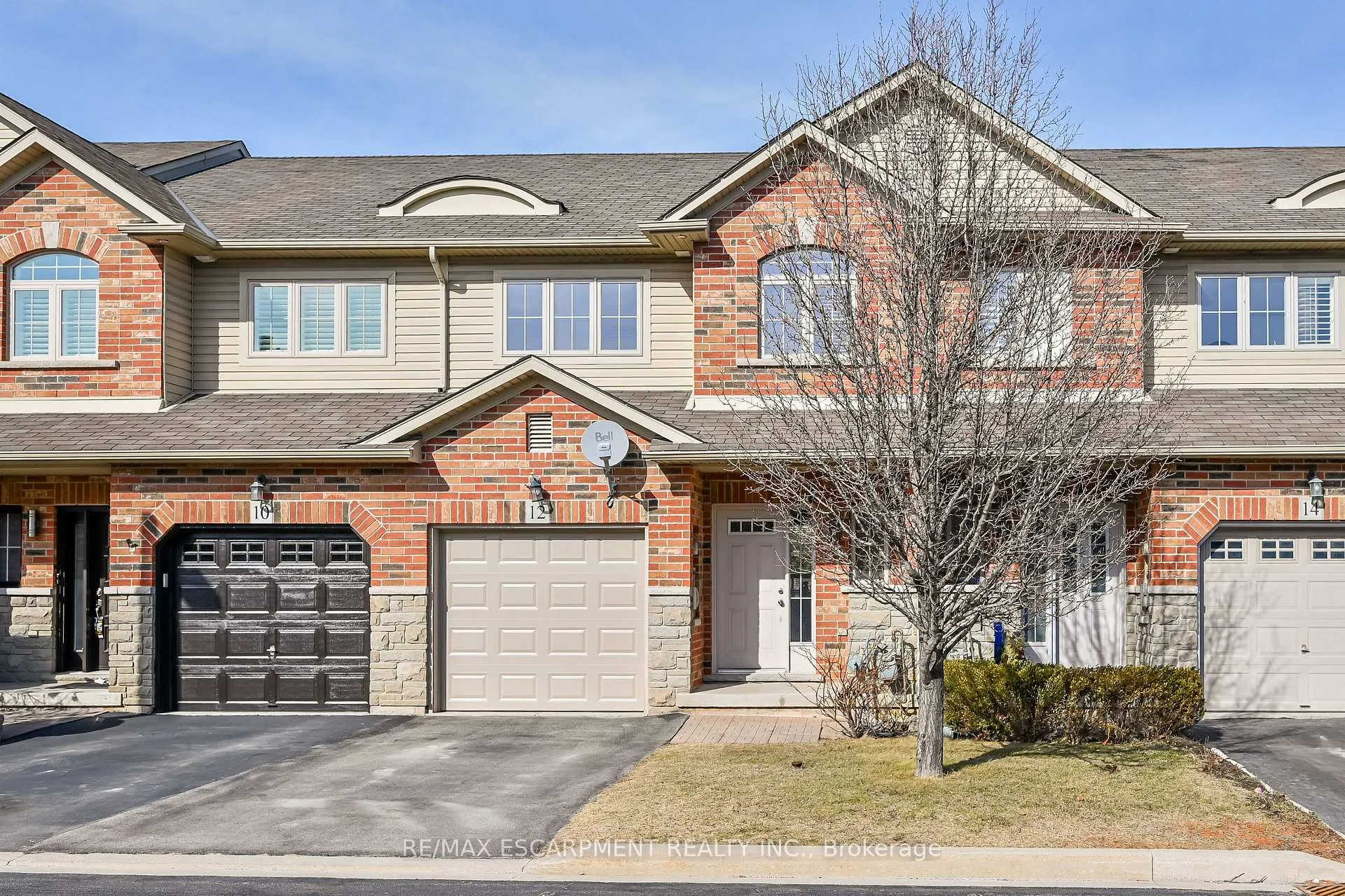 Photo 2 of 12 Marina Point Crescent, Hamilton, Stoney Creek — HOMEH