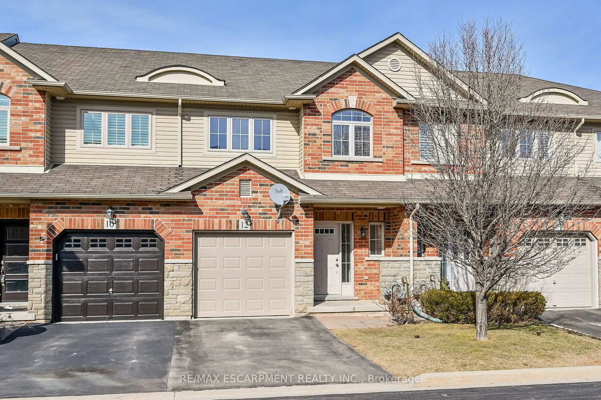 Photo 3 of 12 Marina Point Crescent, Hamilton, Stoney Creek — HOMEH