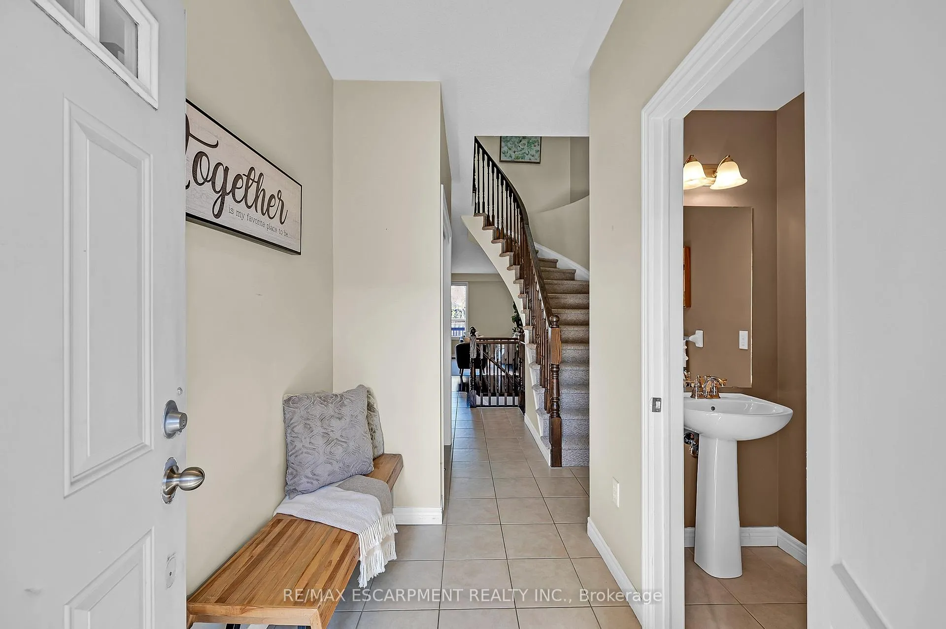 Photo 5 of 12 Marina Point Crescent, Hamilton, Stoney Creek — HOMEH