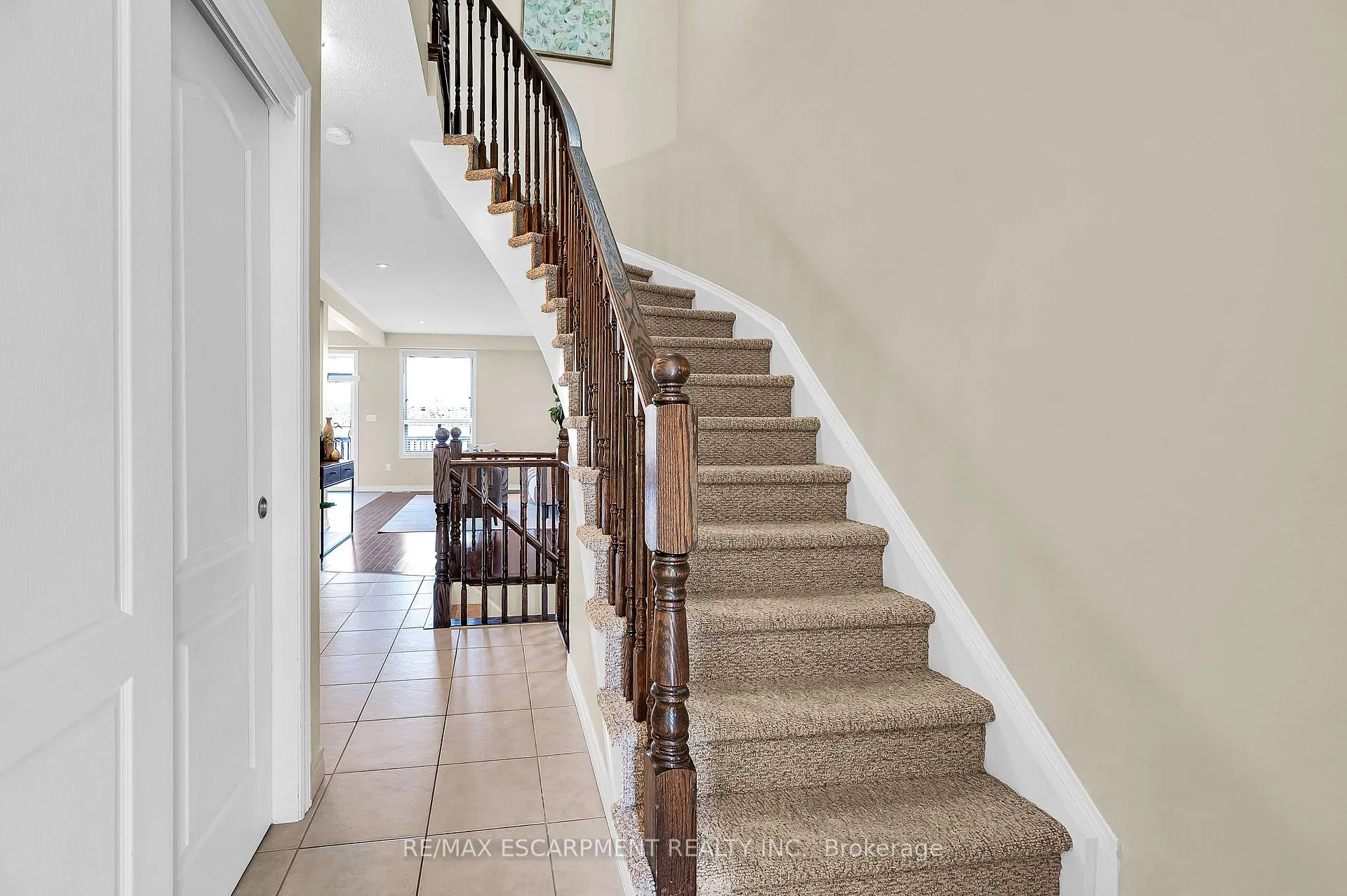 Photo 7 of 12 Marina Point Crescent, Hamilton, Stoney Creek — HOMEH