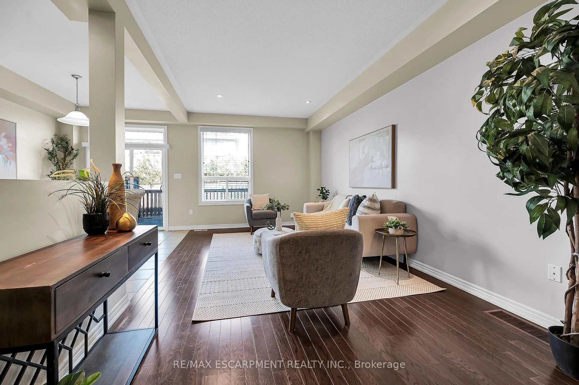 Photo 10 of 12 Marina Point Crescent, Hamilton, Stoney Creek — HOMEH