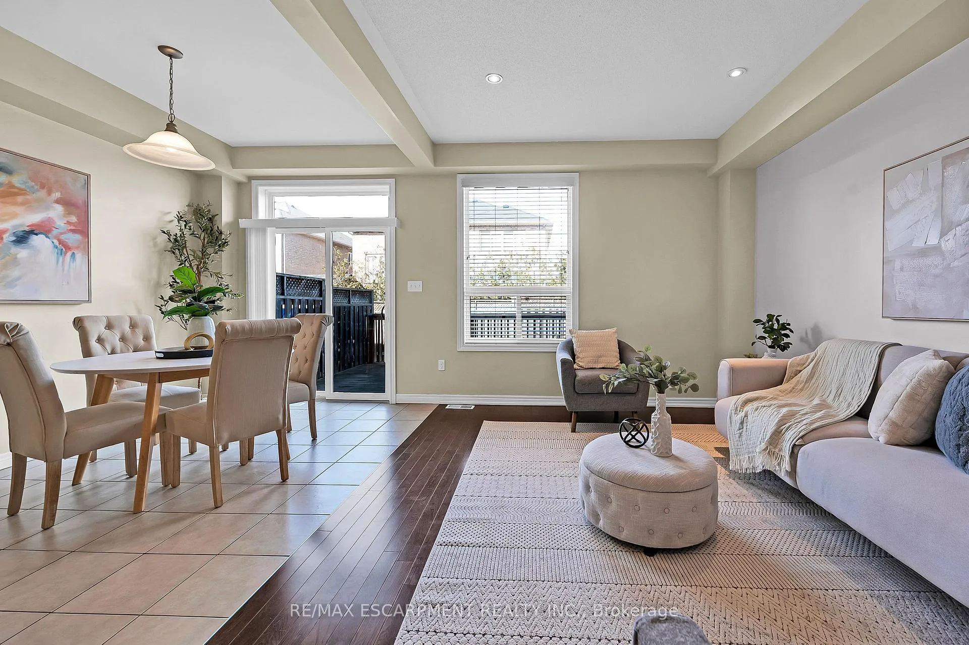 Photo 11 of 12 Marina Point Crescent, Hamilton, Stoney Creek — HOMEH