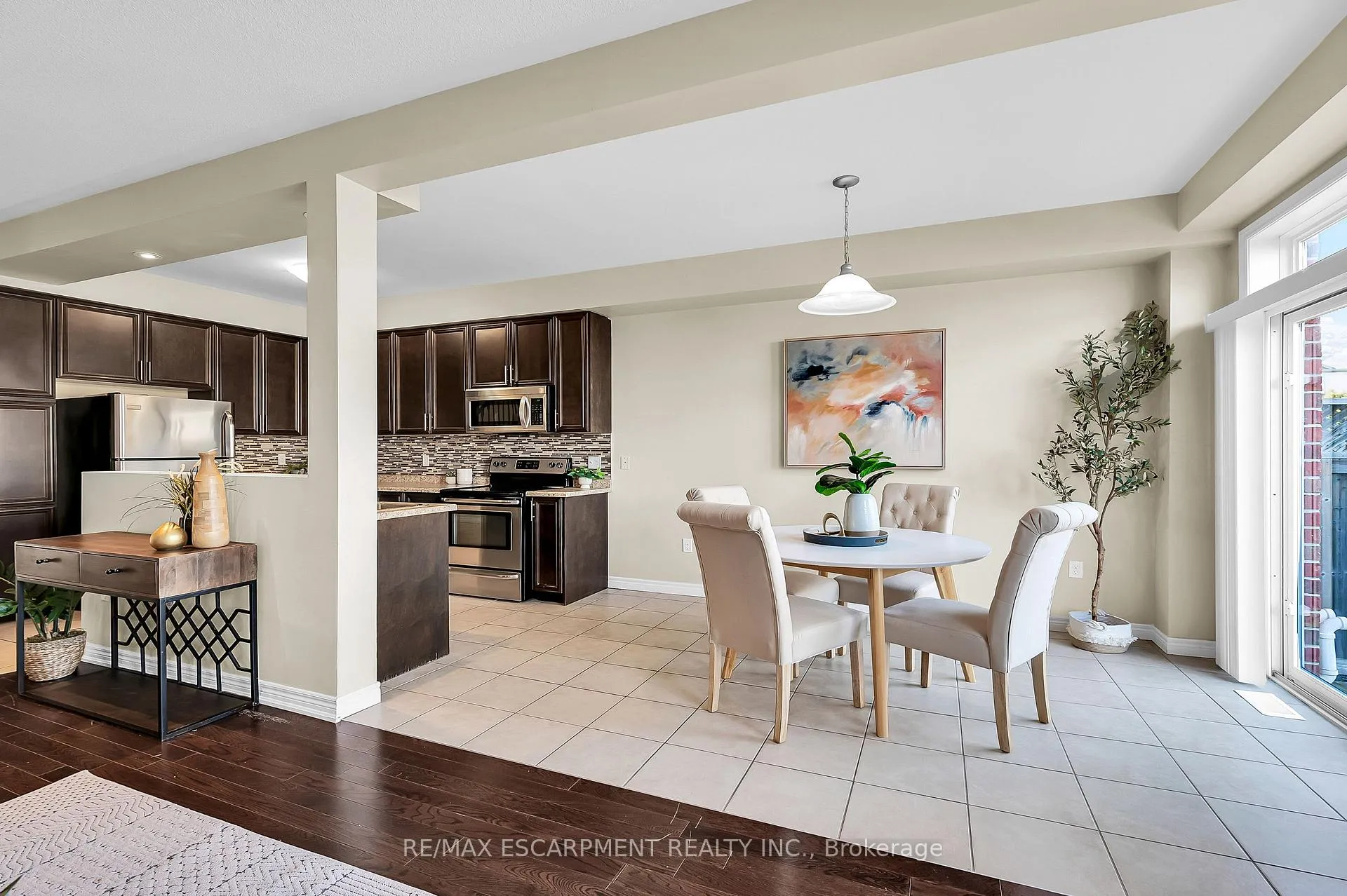 Photo 13 of 12 Marina Point Crescent, Hamilton, Stoney Creek — HOMEH