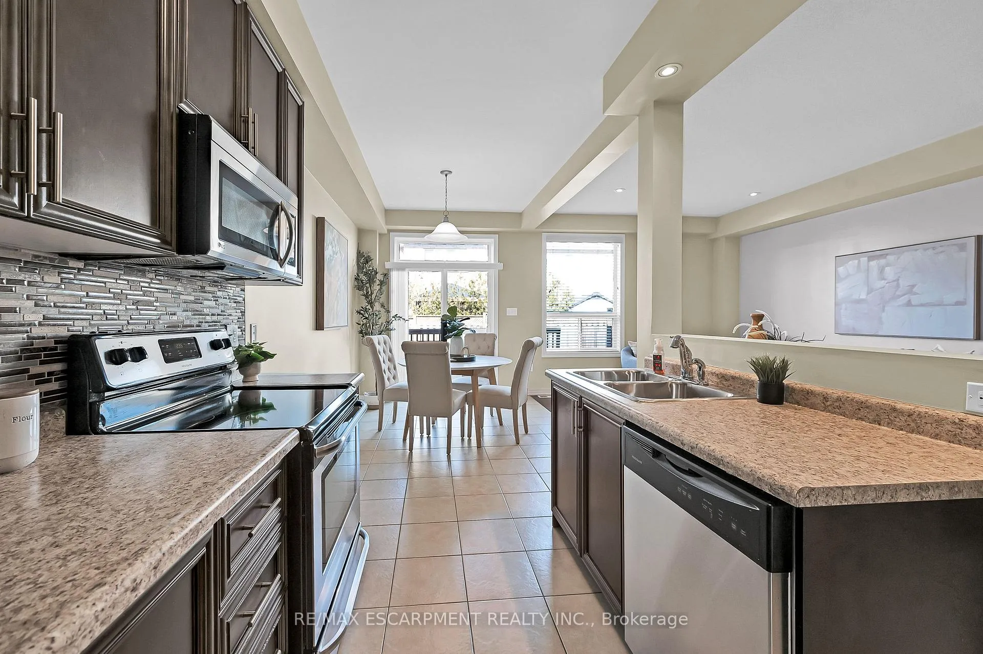 Photo 17 of 12 Marina Point Crescent, Hamilton, Stoney Creek — HOMEH