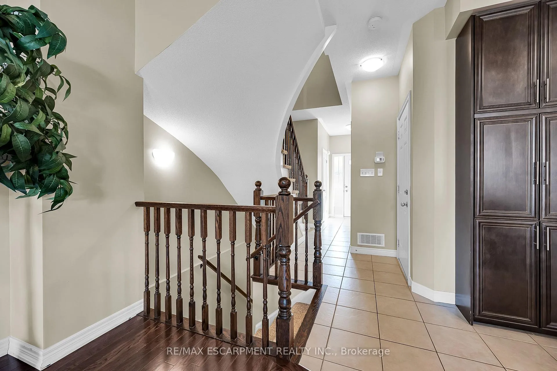 Photo 24 of 12 Marina Point Crescent, Hamilton, Stoney Creek — HOMEH