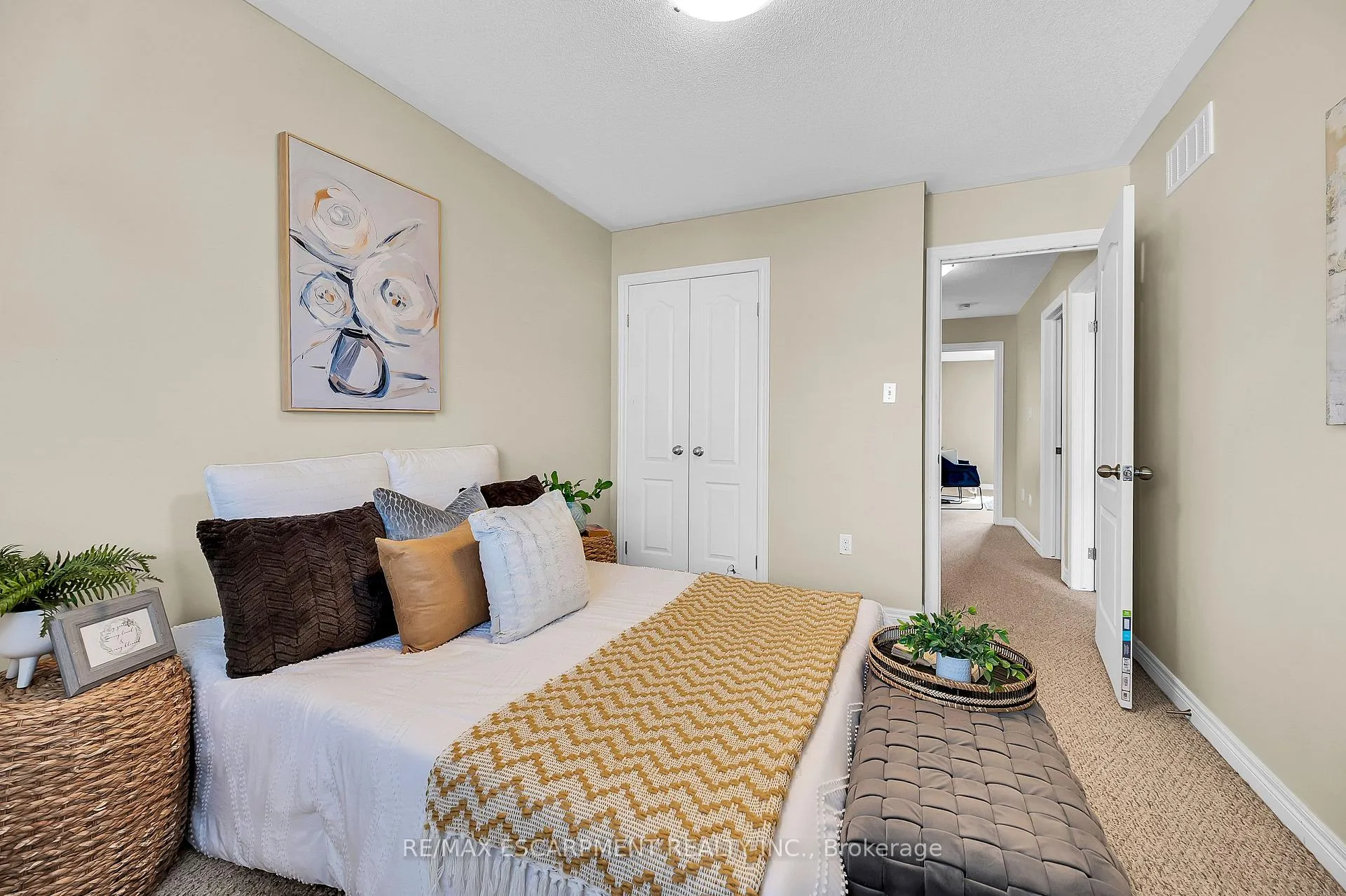 Photo 33 of 12 Marina Point Crescent, Hamilton, Stoney Creek — HOMEH