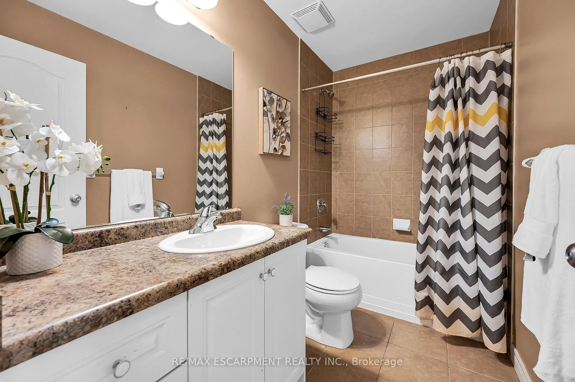 Photo 34 of 12 Marina Point Crescent, Hamilton, Stoney Creek — HOMEH