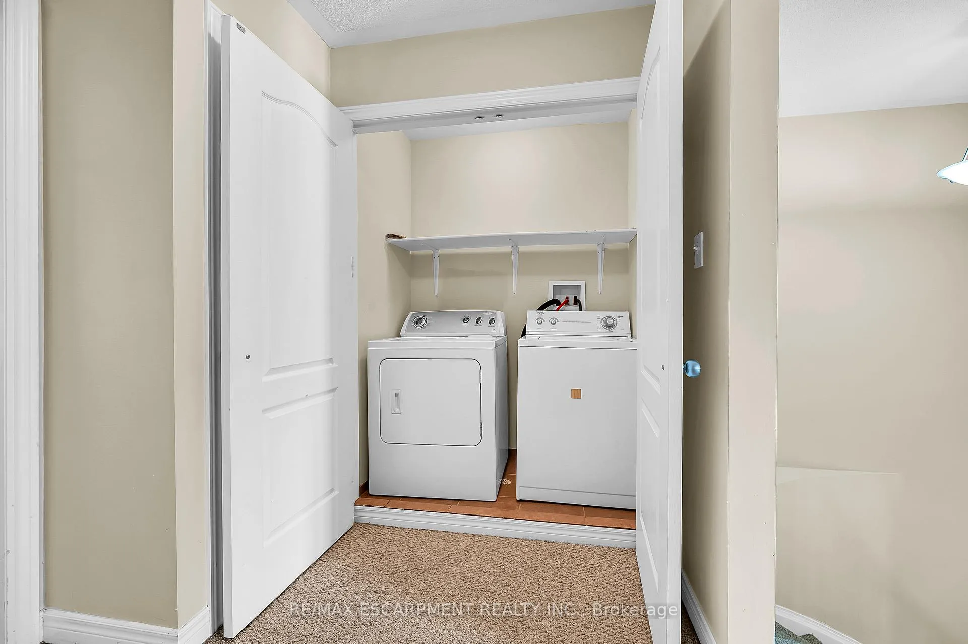 Photo 35 of 12 Marina Point Crescent, Hamilton, Stoney Creek — HOMEH