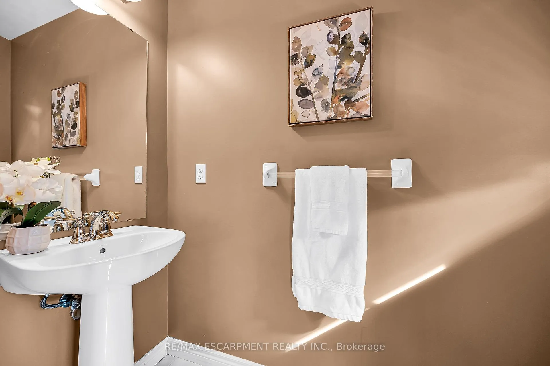 Photo 37 of 12 Marina Point Crescent, Hamilton, Stoney Creek — HOMEH