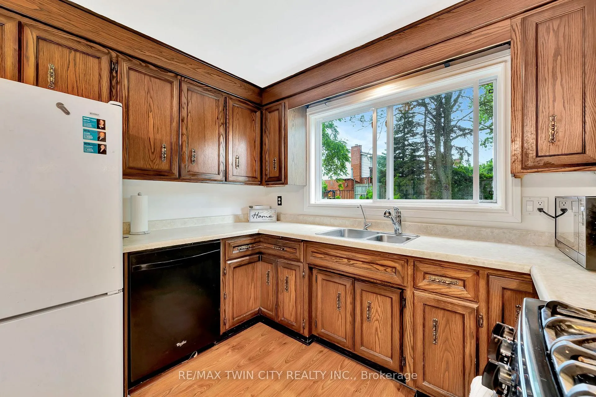 Photo 13 of 12 Forestwood Drive, Kitchener — HOMEH