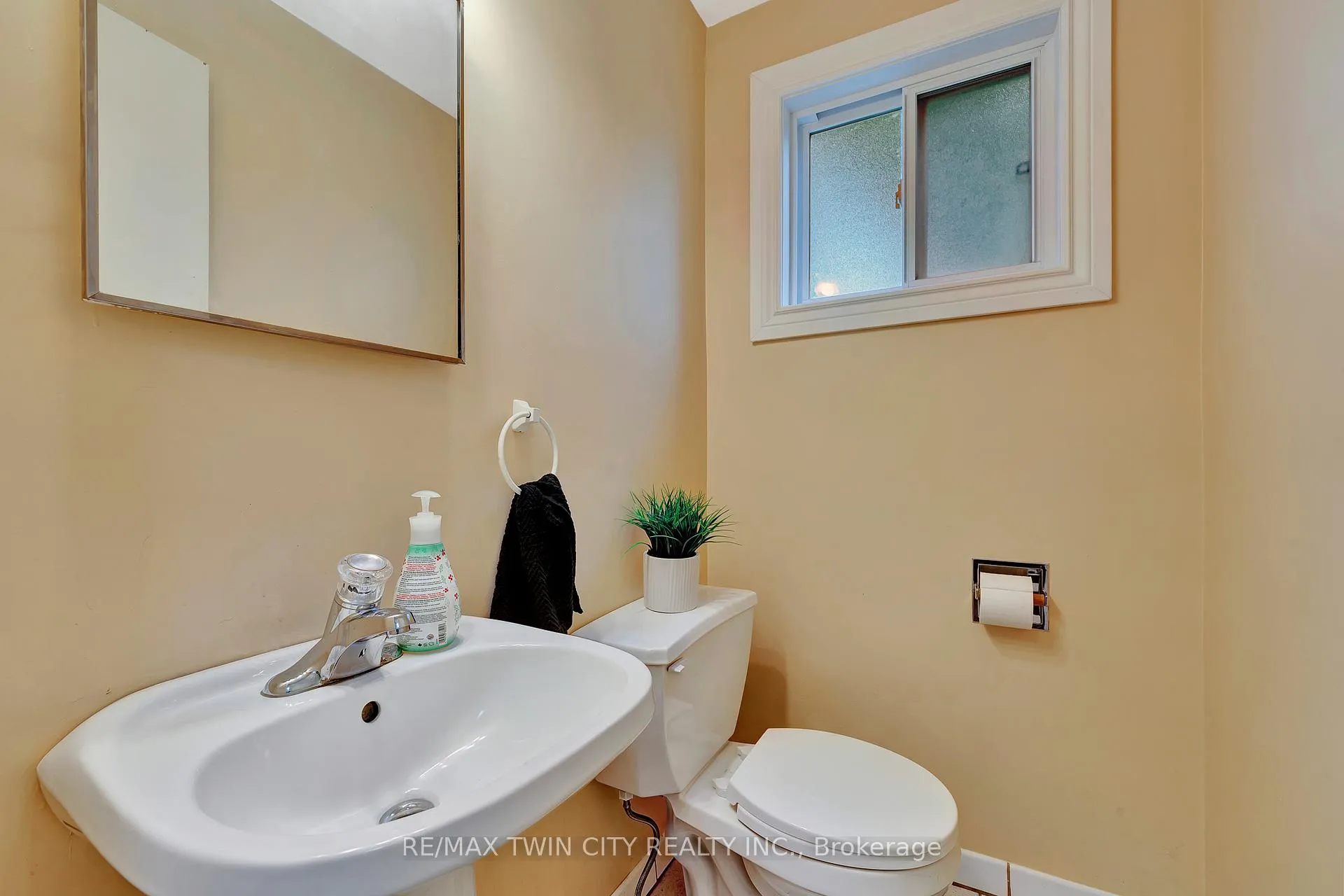 Photo 19 of 12 Forestwood Drive, Kitchener — HOMEH