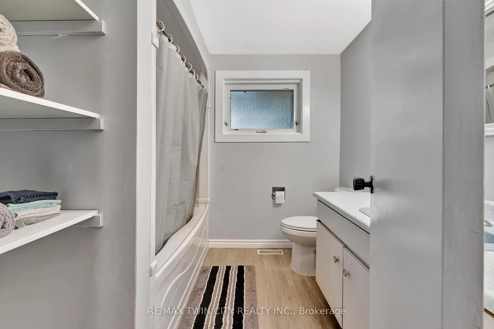 Photo 33 of 12 Forestwood Drive, Kitchener — HOMEH