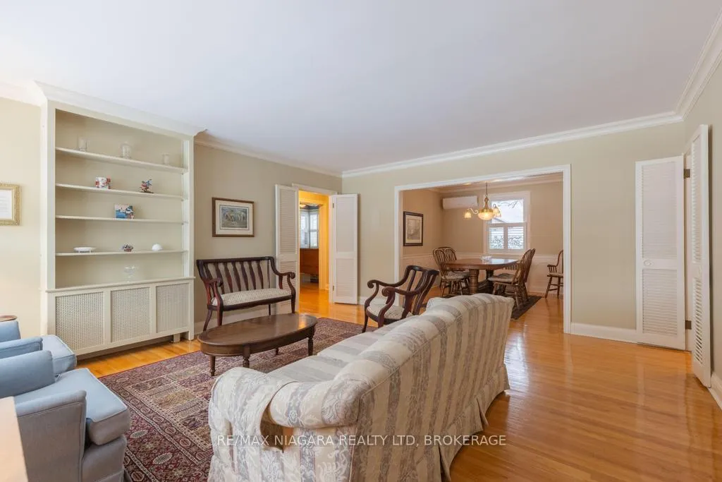 Photo 3 of 47 Thorndale Avenue, St. Catharines, Haig — HOMEH