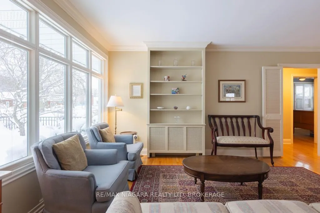 Photo 4 of 47 Thorndale Avenue, St. Catharines, Haig — HOMEH