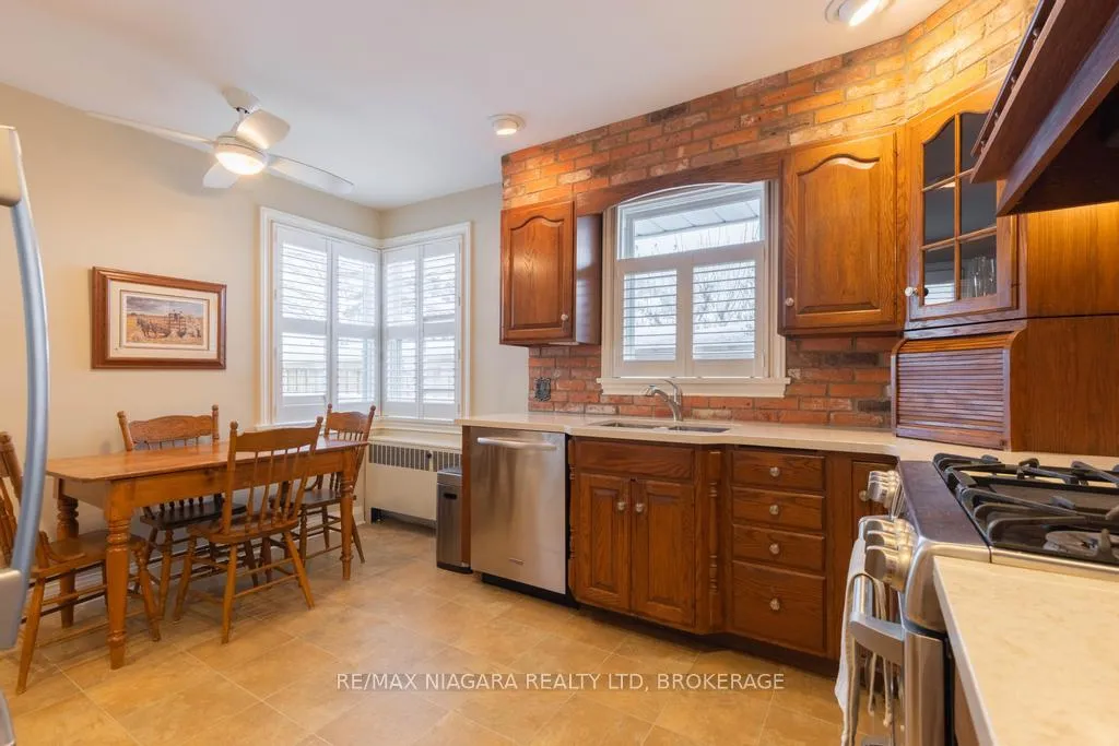Photo 7 of 47 Thorndale Avenue, St. Catharines, Haig — HOMEH