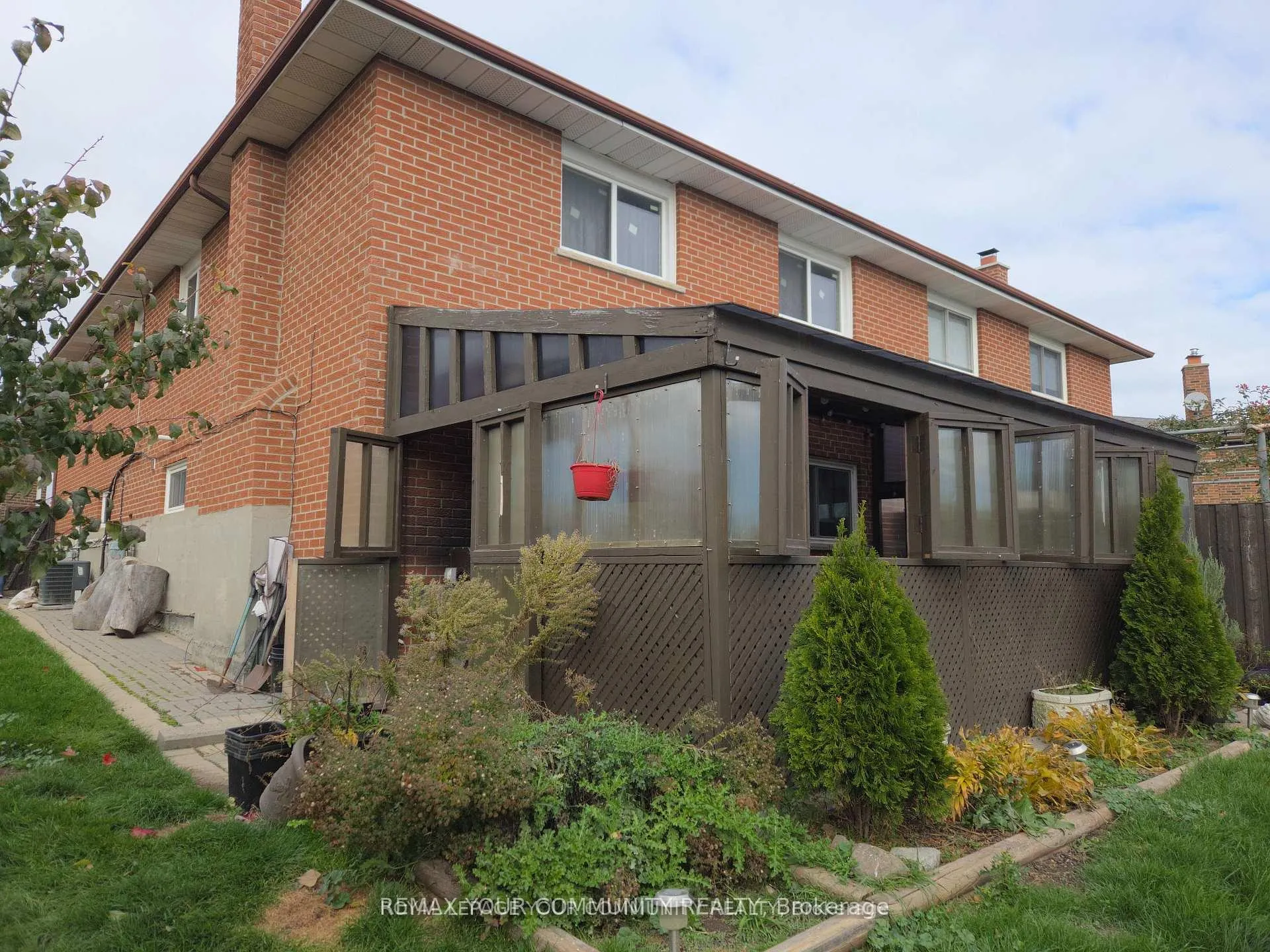 Photo 6 of 9 Stocco Court, Vaughan, West Woodbridge — HOMEH