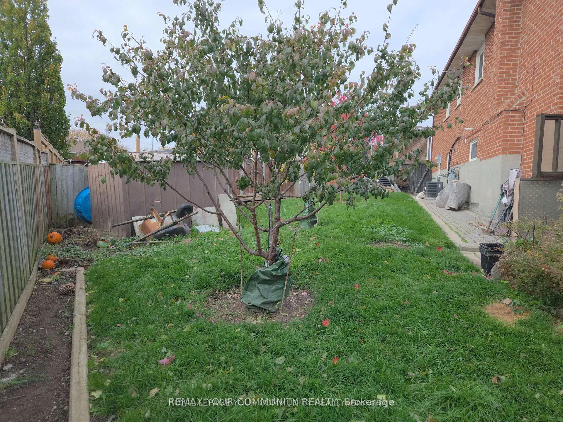 Photo 7 of 9 Stocco Court, Vaughan, West Woodbridge — HOMEH